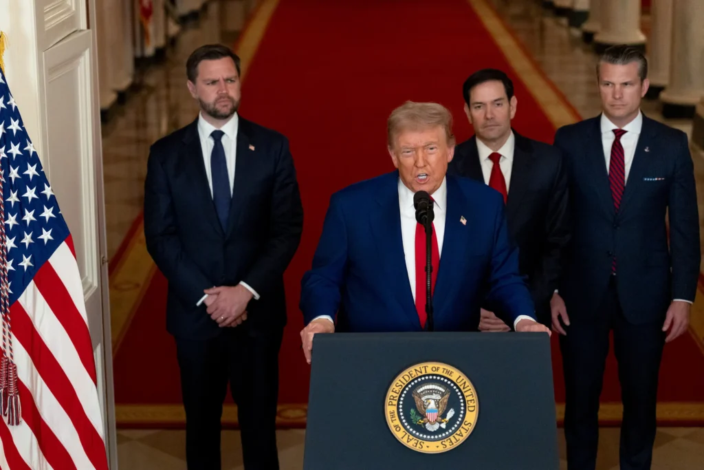 ट्रम्प बोले- ईरान ‘रेड लाइन’ पार कर रहा: अमेरिका के सामने कड़े विकल्प मौजूद; हिंसक प्रदर्शनों में अब तक 500 से ज्यादा की मौत News Junction remnick usstrikesiran 1